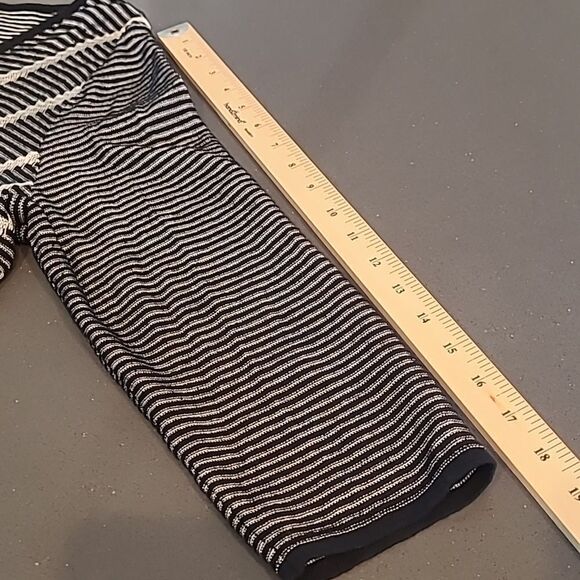 Dana Buchman sz L geometric design black and gray tunic top - Picture 6 of 10